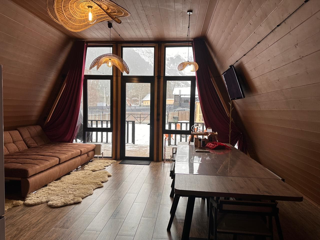 Гостиная коттеджа 2 с панорамными окнами